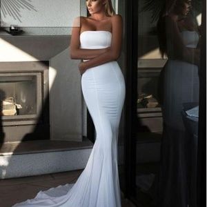Simply perfect White strapless mermaid gown